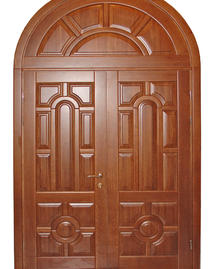 Входная дверь из массива сосны двупольная с арочной верхней вставкой